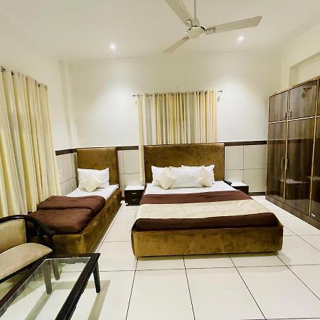 سونيبات Primrose Hotel And Restaurant المظهر الخارجي الصورة