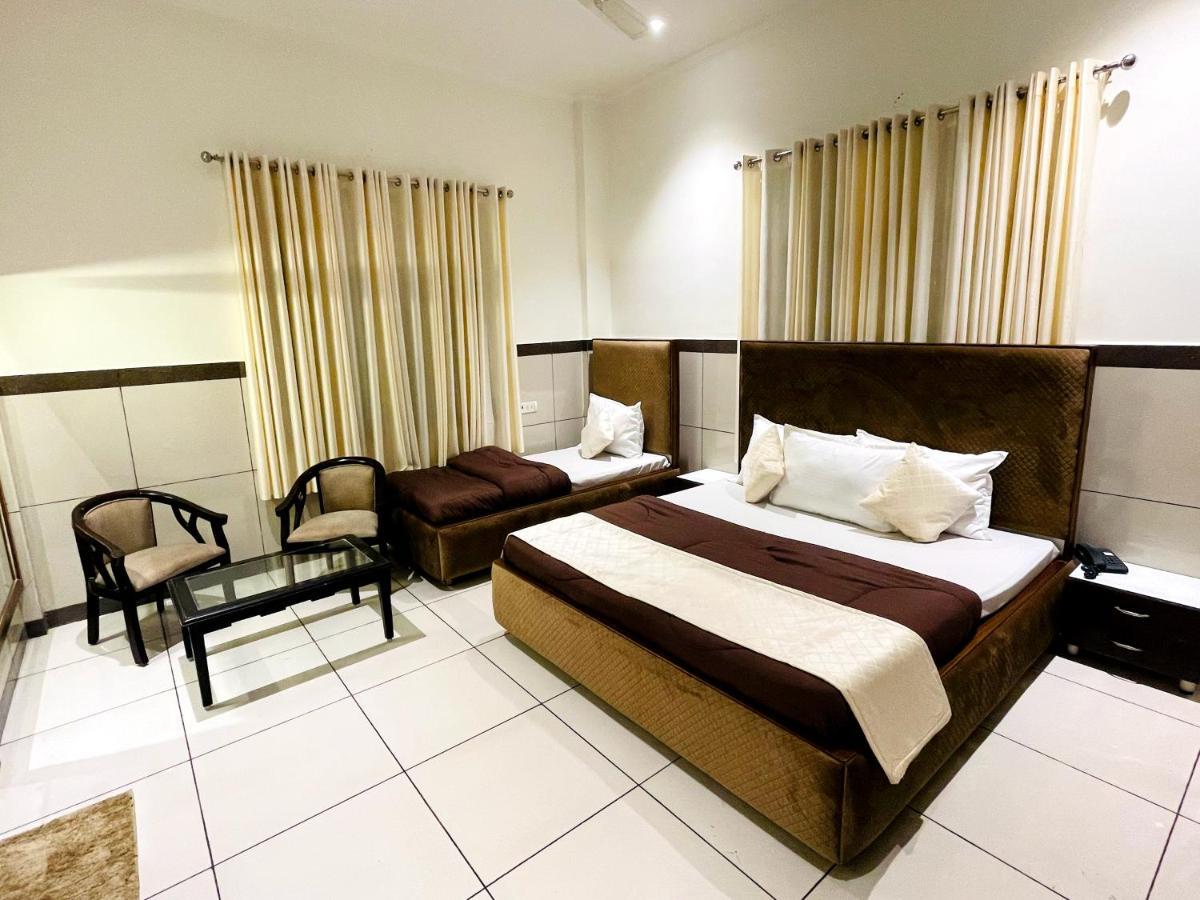 سونيبات Primrose Hotel And Restaurant المظهر الخارجي الصورة