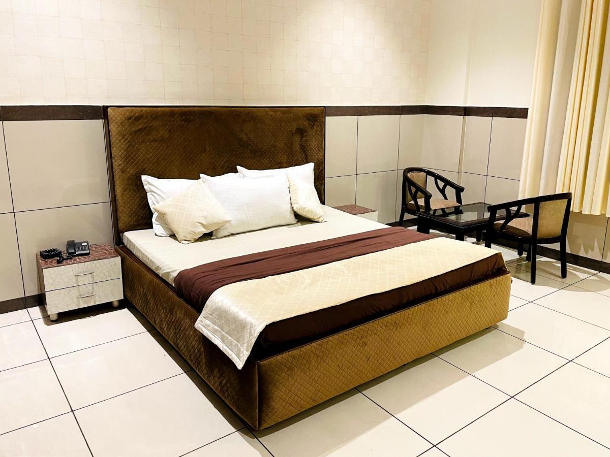 سونيبات Primrose Hotel And Restaurant المظهر الخارجي الصورة
