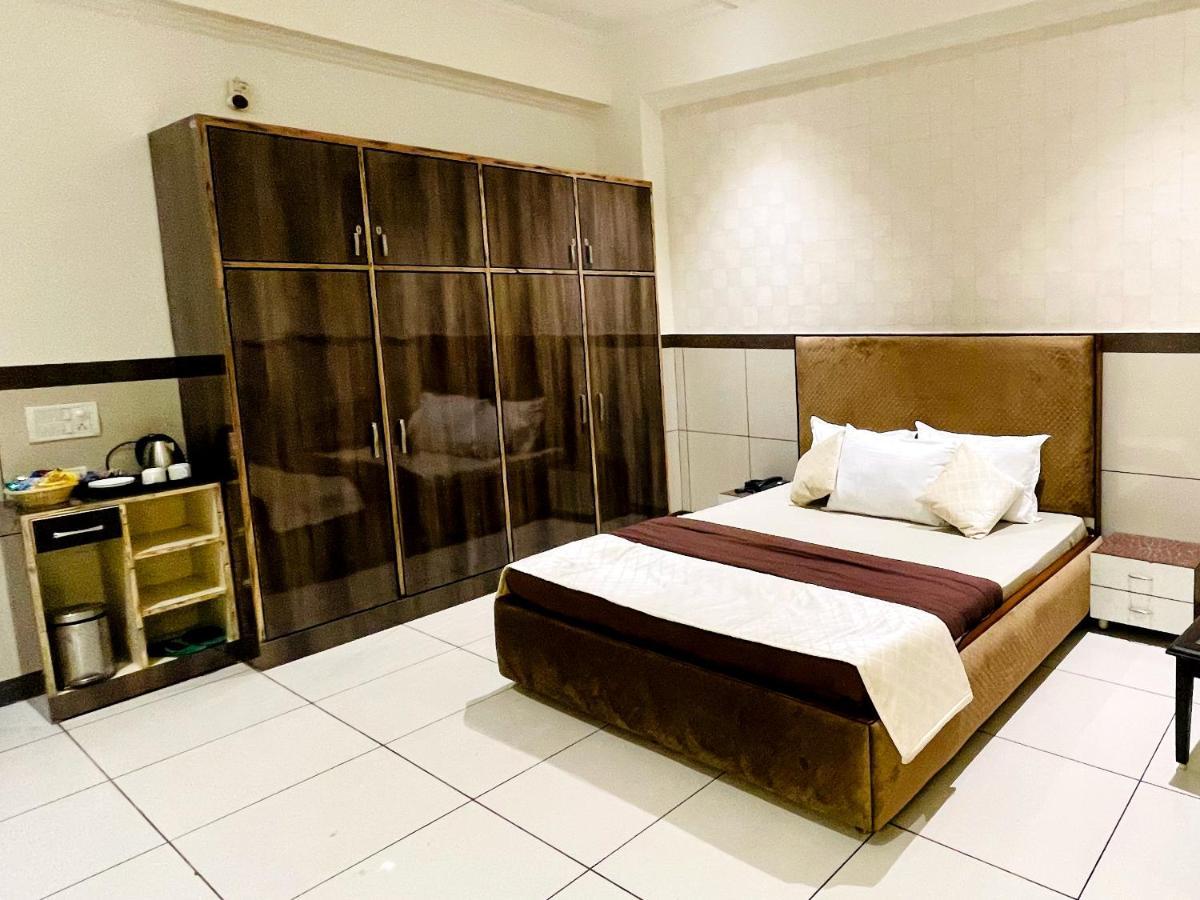 سونيبات Primrose Hotel And Restaurant المظهر الخارجي الصورة