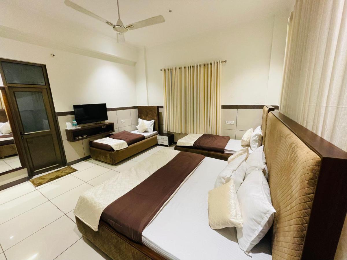 سونيبات Primrose Hotel And Restaurant المظهر الخارجي الصورة