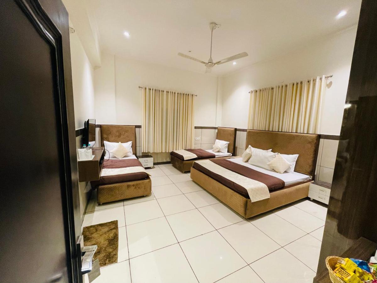 سونيبات Primrose Hotel And Restaurant المظهر الخارجي الصورة
