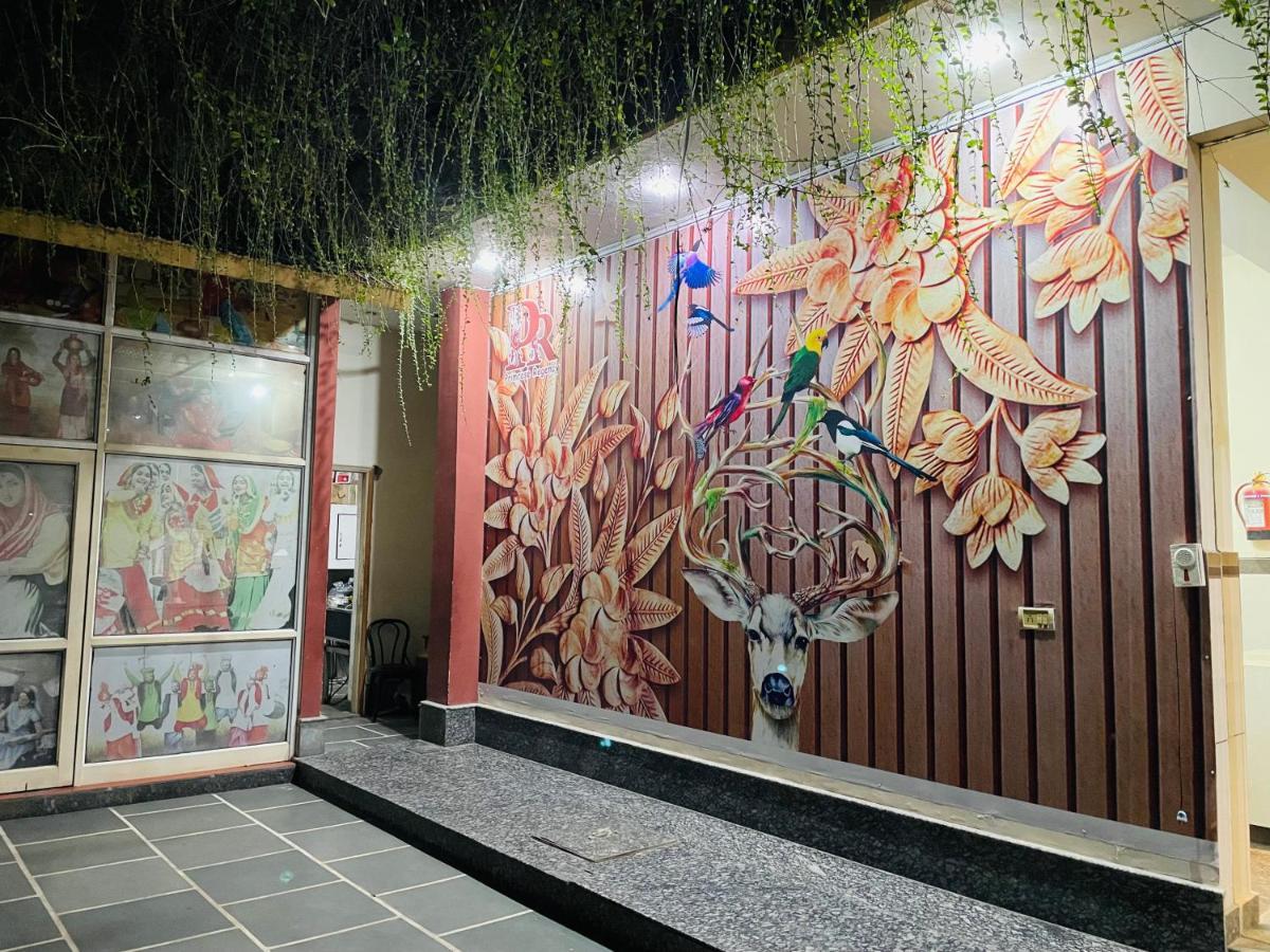 سونيبات Primrose Hotel And Restaurant المظهر الخارجي الصورة