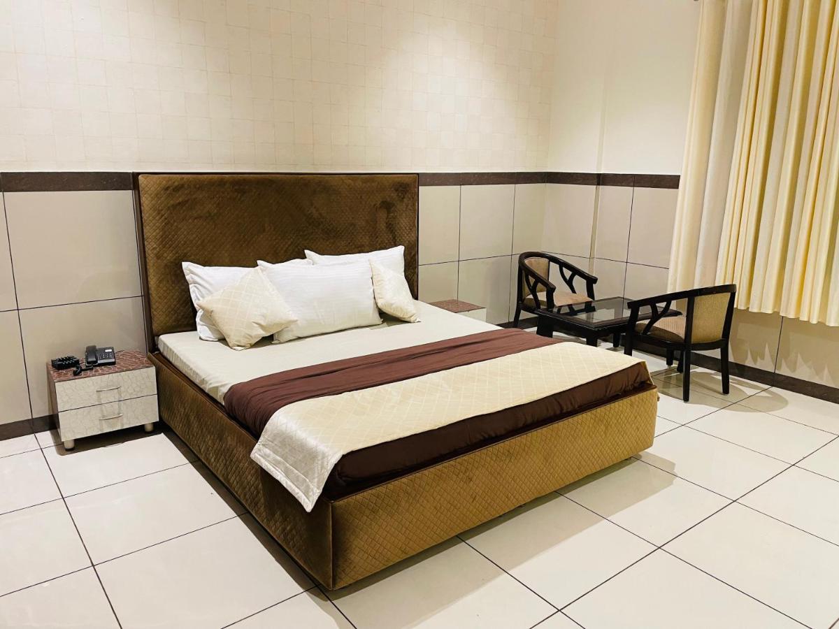 سونيبات Primrose Hotel And Restaurant المظهر الخارجي الصورة