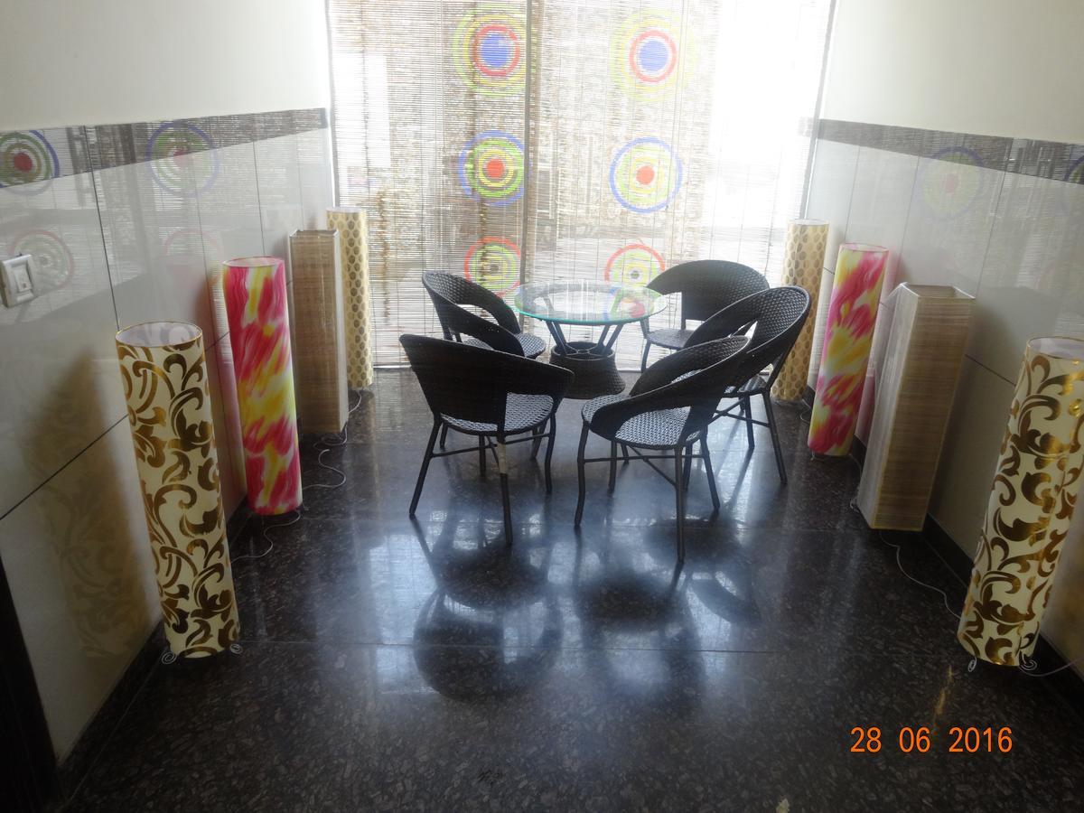 سونيبات Primrose Hotel And Restaurant المظهر الخارجي الصورة